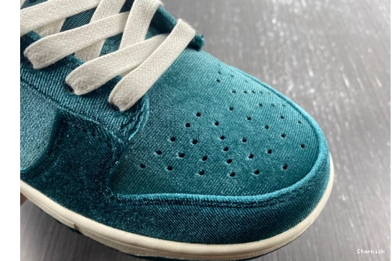 DZ5224-300 Green Nike Dunk Velvet Low 0103